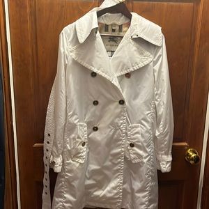 White Burberry lined trench coat , USA size 4, with belt